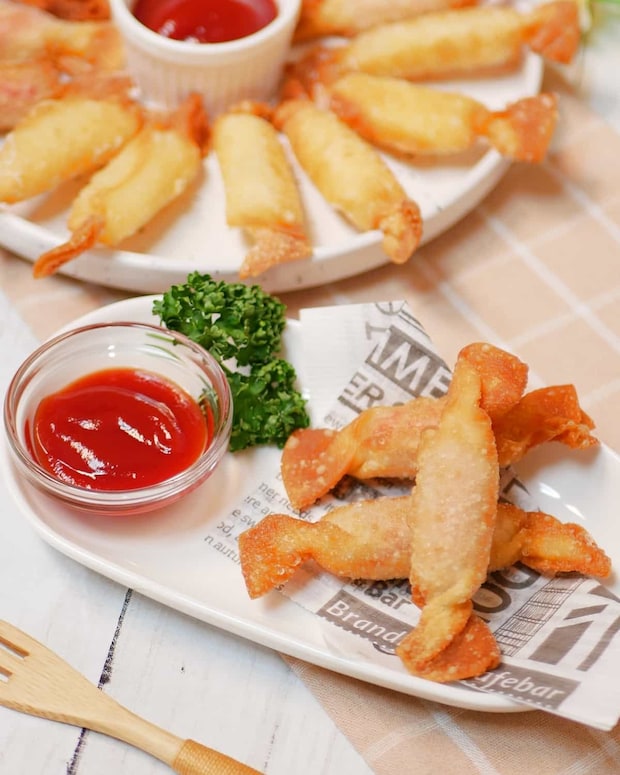 チーズ入りで最高…!キャンディ型がかわいい「パリパリウインナー」