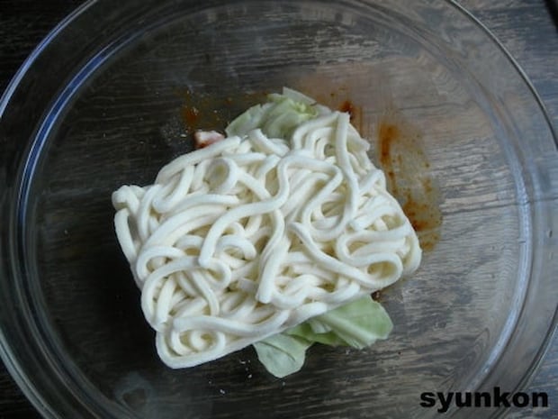 山本ゆりさんの「味噌バター焼きうどん」レシピ