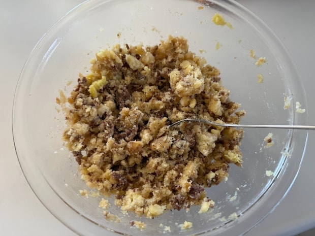 塩、胡椒を振る