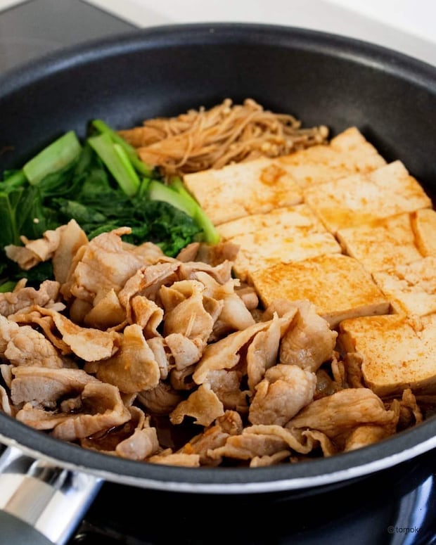 味しみしみでご飯が止まらない♪「肉豆腐」レシピ