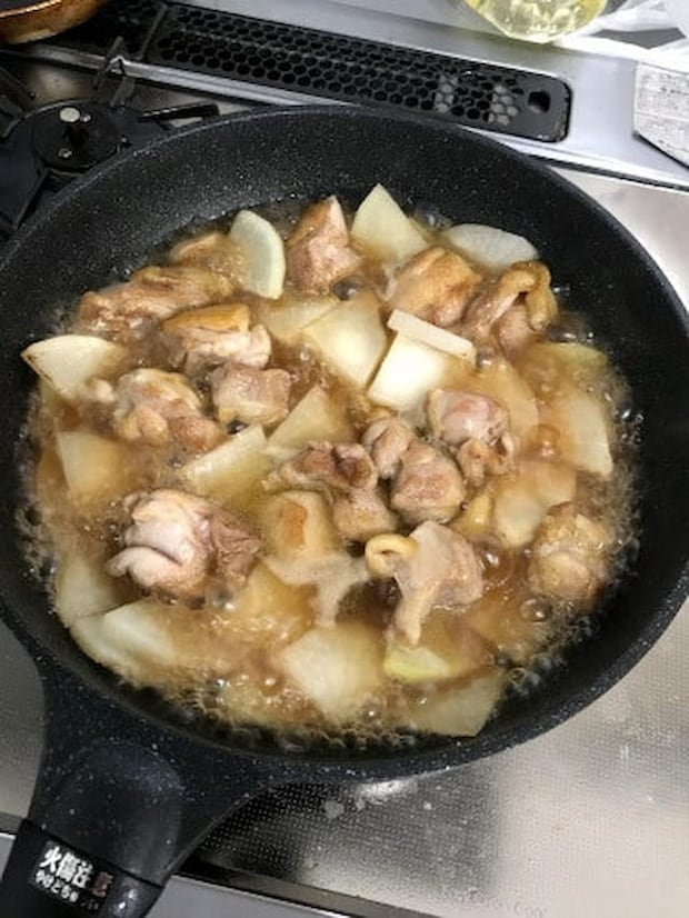 山本ゆりさんの「鶏と大根のバターじょうゆ」レシピ