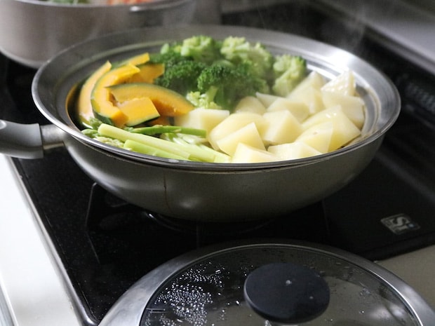 見える蓋付 お手入れしやすいステンレス 蒸し器 フライパン用24~26cm【送料無料】