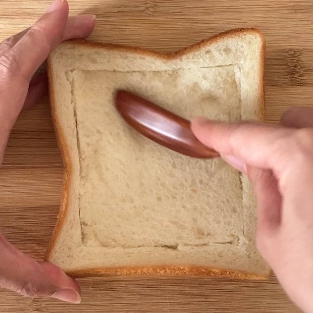 えびとほうれん草のグラタントースト