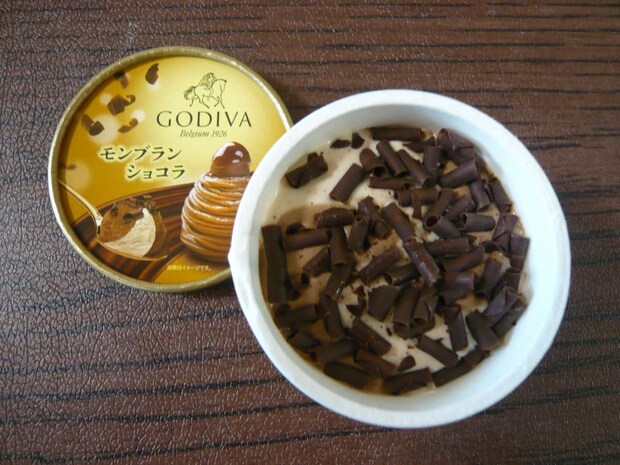 「ゴディバ」新作がファミマで限定発売!「モンブランショコラ」は2層仕立てで贅沢♪