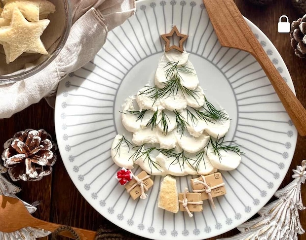 お皿に塗るだけで完成!アレンジ自在の「クリームチーズツリー」が楽しい♪