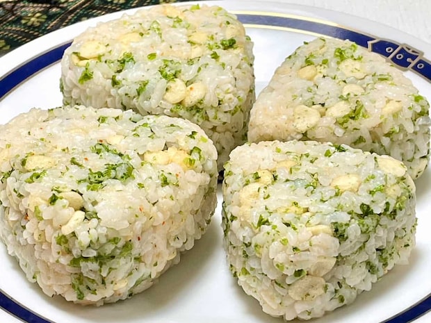 やみつき必至のおいしさ♪「明太子と天かすのおにぎり」の作り方