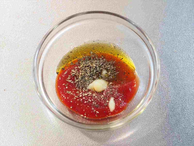 鶏むね肉のピザ風フライパン焼き