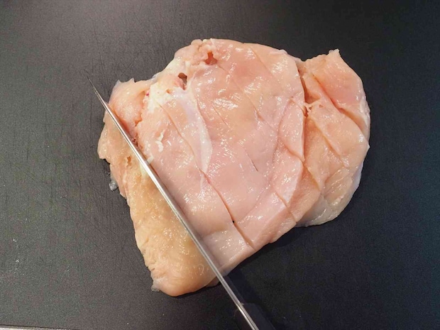 鶏むね肉のピザ風フライパン焼き