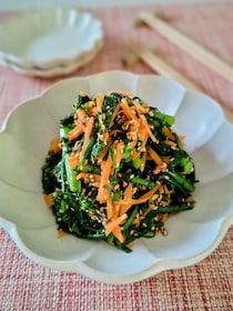 風邪予防にも◎ 冬に食べたい「春菊とにんじんのナムル」レシピ