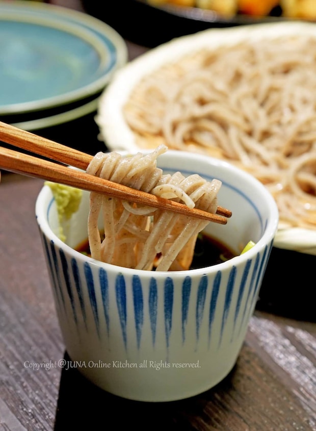 【JUNAさんおすすめ】年末の“家そば”が変わる!石臼挽き手打ち生そばギフトセットを実食
