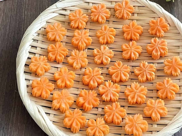 「にんじんの“はんなりお花”の飾り切り」の作り方