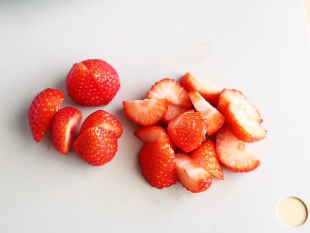 「市販の切れてるロールケーキでブッシュドノエル」レシピ01