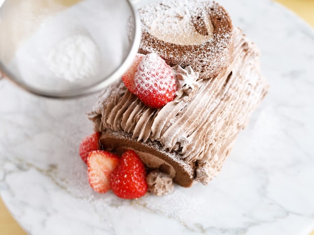 「市販の切れてるロールケーキでブッシュドノエル」レシピ09