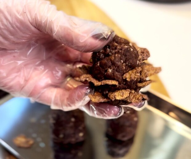 「松ぼっくりのチョコケーキ」レシピ