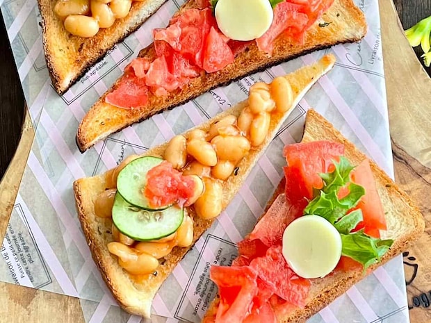 食パンで簡単！パーティーにぴったりな「ブルスケッタ」の作り方