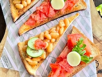 食パンで簡単！パーティーにぴったりな「ブルスケッタ」の作り方