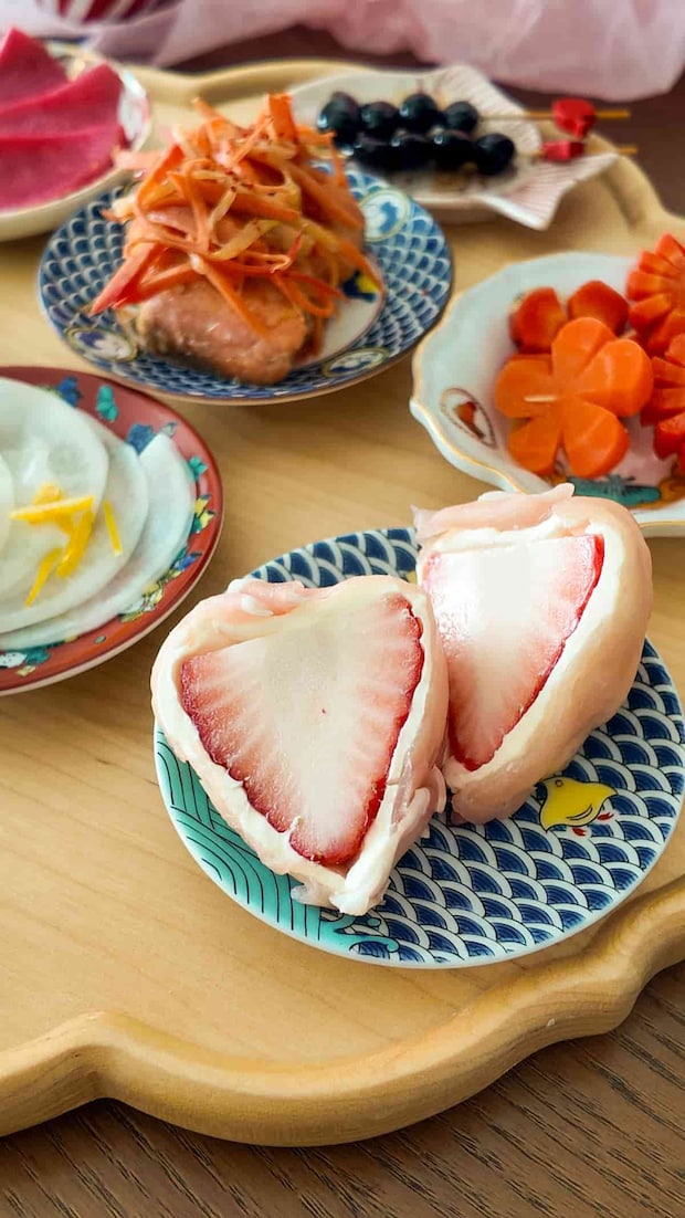 いちごの生ハムクリームチーズ包み