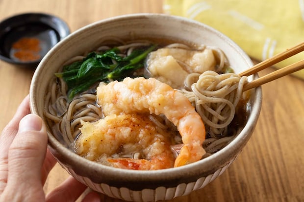「海老天と揚げ餅の年越しそば」レシピ