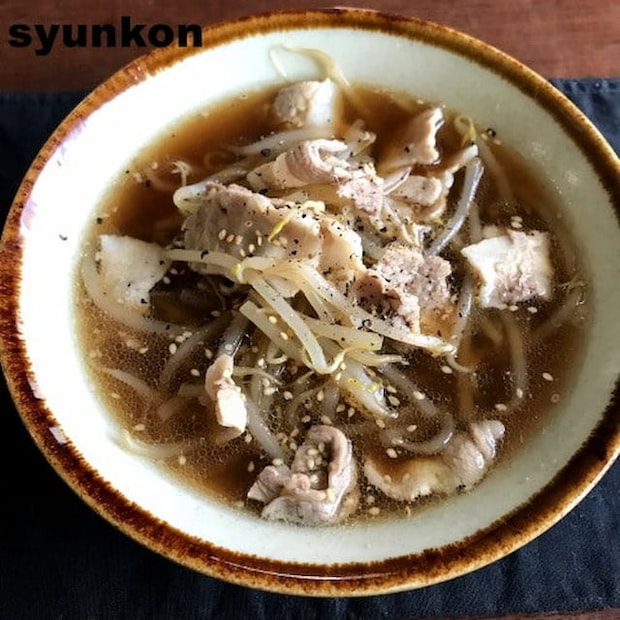 山本ゆりさんの「豚もやしのもつ鍋風」レシピ