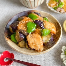 食卓がパッと華やかに！「鶏肉×なす×ピーマン」の彩りおかず