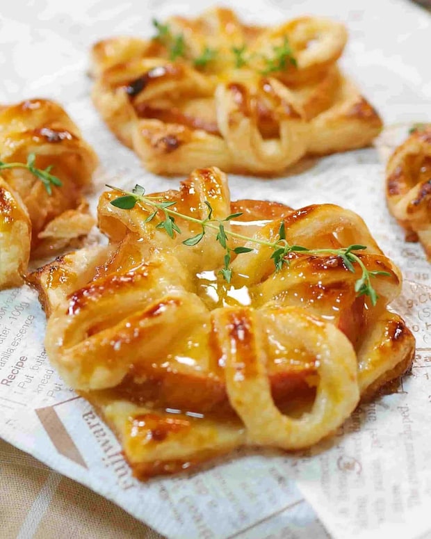 冷凍パイシートで簡単！見た目もおしゃれな「オープンアップルパイ」