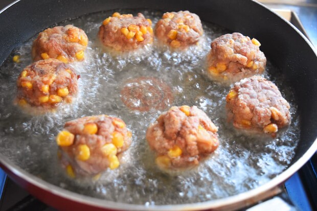 豚こまコーンのエッグボール