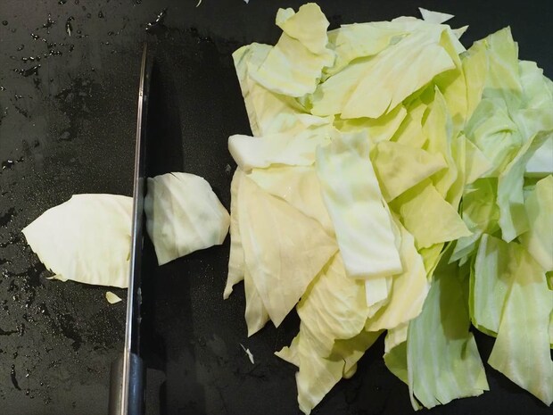 鶏むね肉とキャベツのみそマヨ炒め