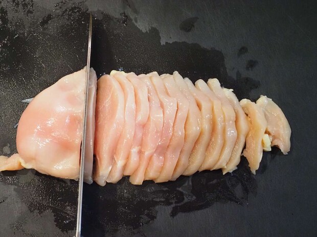 鶏むね肉とキャベツのみそマヨ炒め