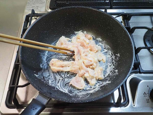 鶏むね肉とキャベツのみそマヨ炒め