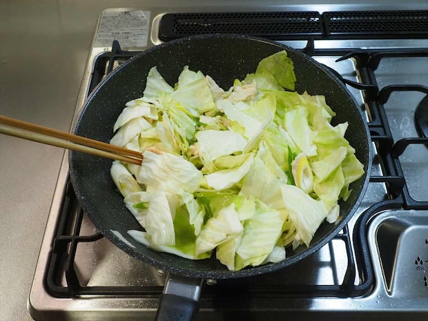 鶏むね肉とキャベツのみそマヨ炒め