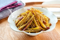 秋冬の定番おかずに◎「ごぼうとさつまいものきんぴら」レシピ【腸活常備菜】
