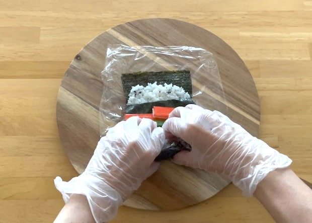 ラップで巻けちゃう!「韓国風海苔巻き」の作り方
