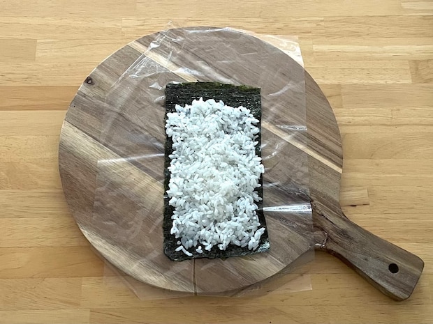 ラップで巻けちゃう!「韓国風海苔巻き」の作り方