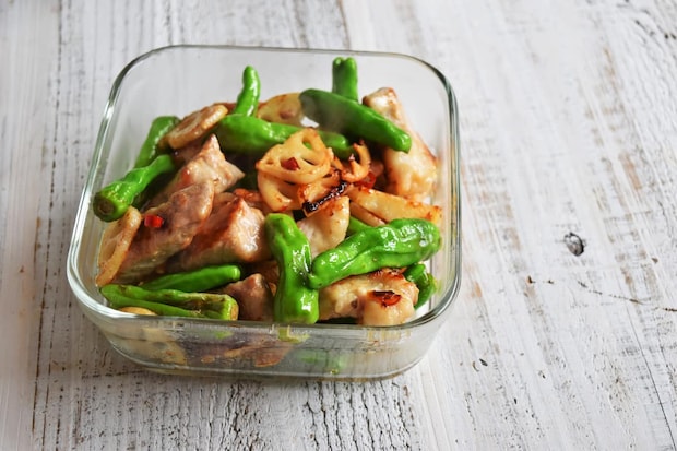 おつまみにも♪「厚切り豚とれんこんのピリ辛中華炒め」レシピ