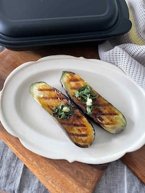 レンジ4分でこの焼き色！「焼きなす」をふっくら上手に作れる調理グッズが超優秀