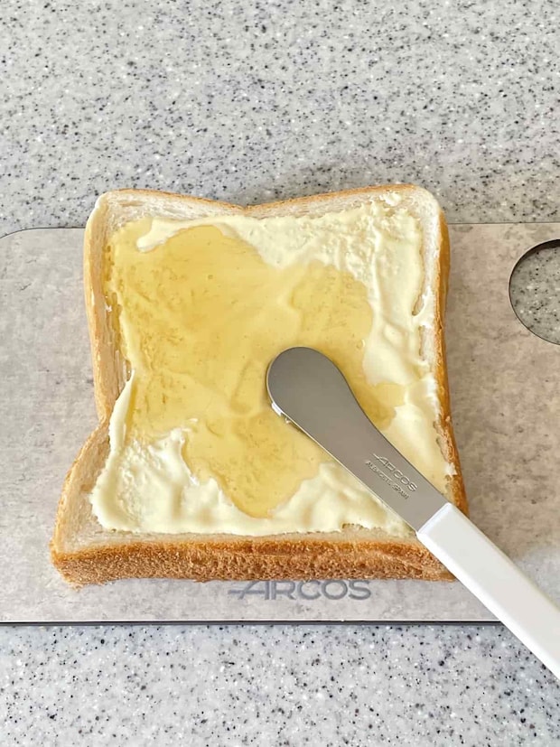 「マヨハニーシナモンシュガートースト」レシピ