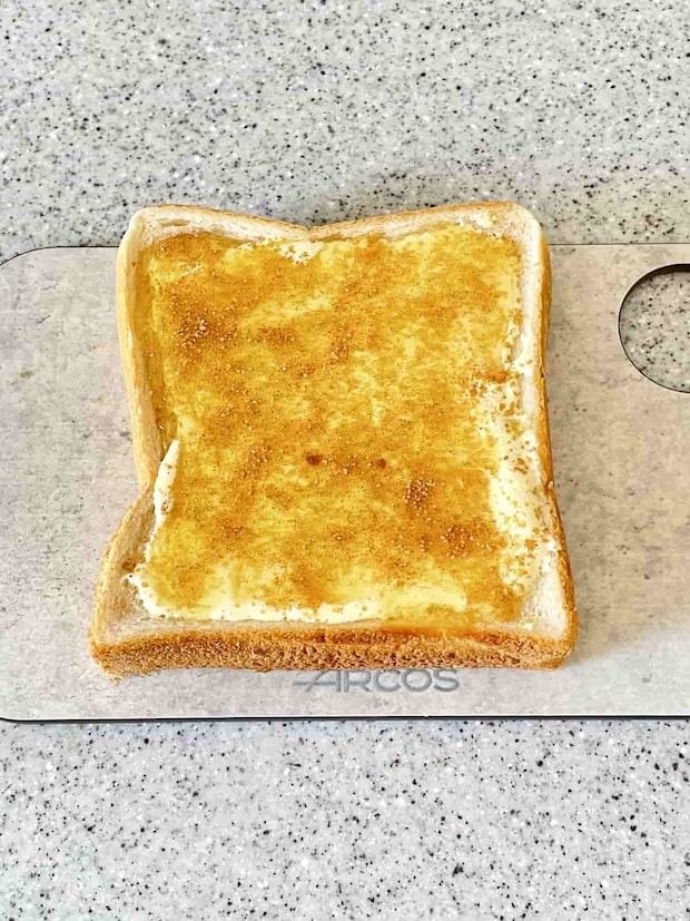 「マヨハニーシナモンシュガートースト」レシピ