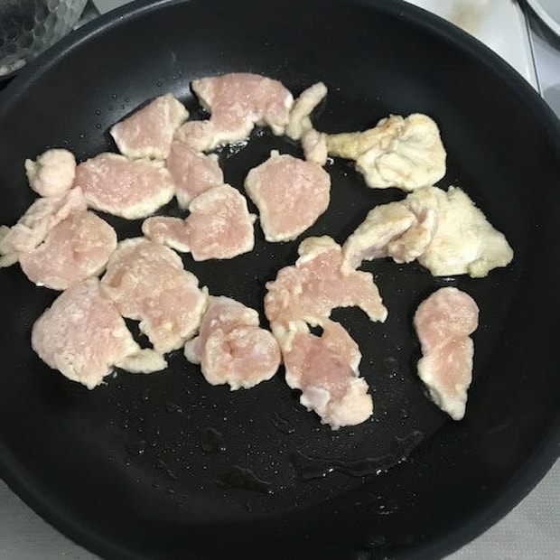 山本ゆりさんの「鶏むね肉となすのおろしだれ」レシピ