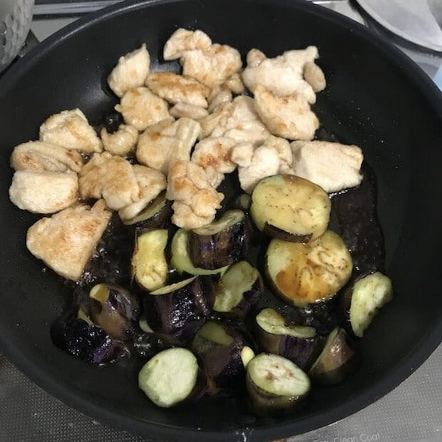 山本ゆりさんの「鶏むね肉となすのおろしだれ」レシピ