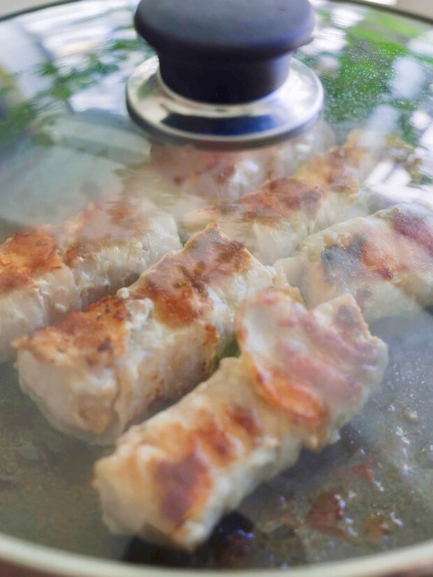 「冷凍ストックに！豚バラの絹厚揚げ巻き」レシピ