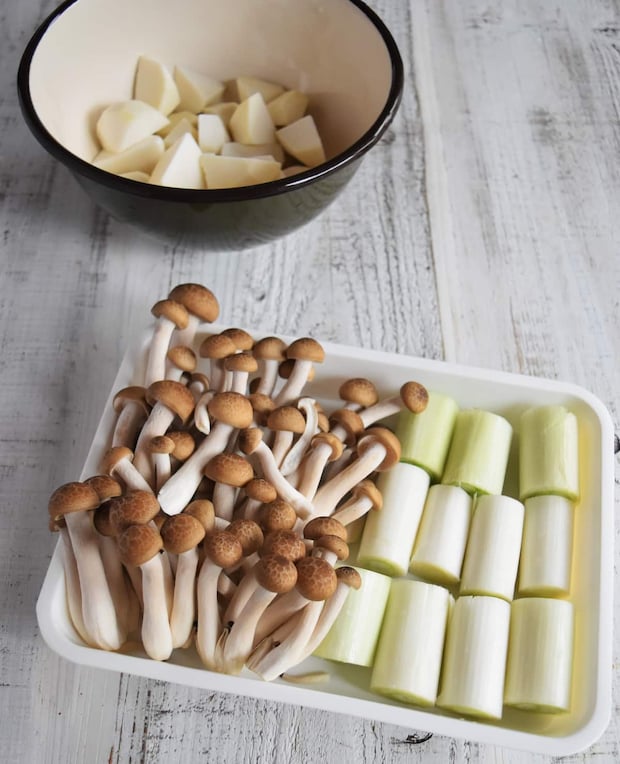 松本ゆうみ(ゆーママ)さんの「さといもと長ねぎのとろみ炒め」レシピ 工程1