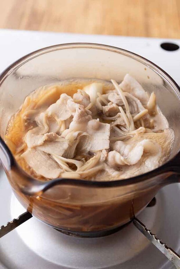 「きのこと豚のつけうどん」レシピ