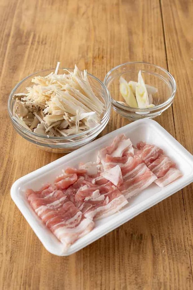 「きのこと豚のつけうどん」レシピ