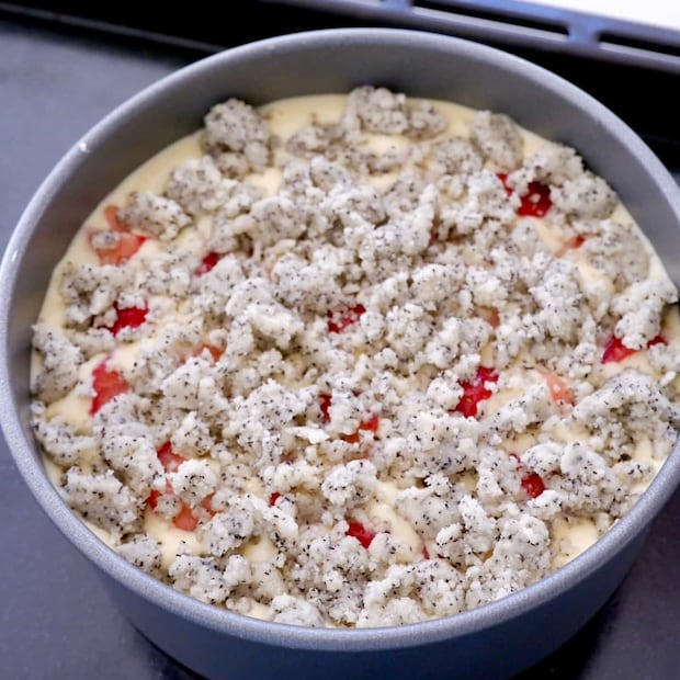 いちごと紅茶のクランブルチーズケーキ