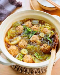 野菜も肉もたっぷり食べられる♪Mizukiさんの「白菜鍋」レシピ