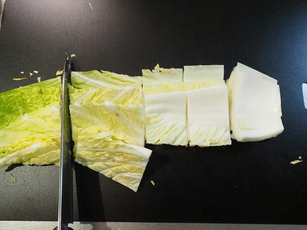 鶏団子と白菜の白湯風鍋