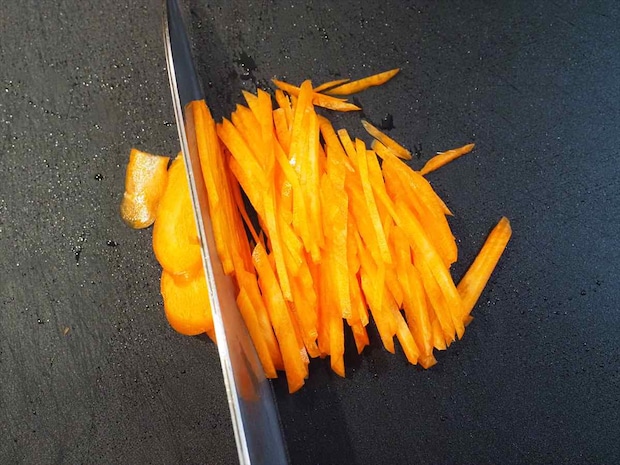 鶏団子と白菜の白湯風鍋