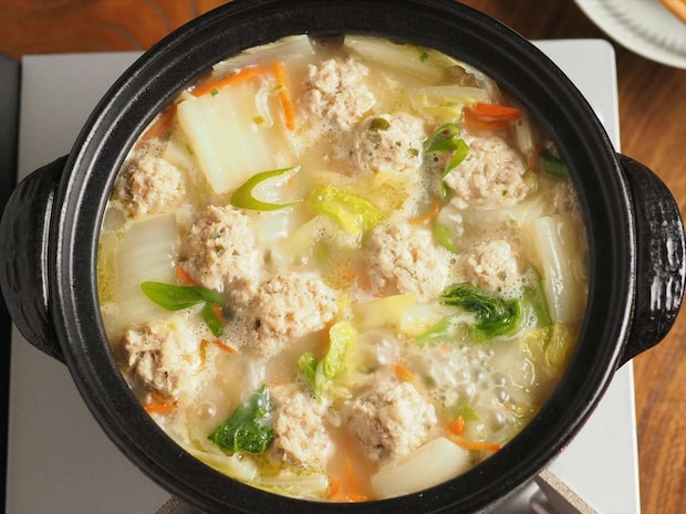 鶏団子と白菜の白湯風鍋