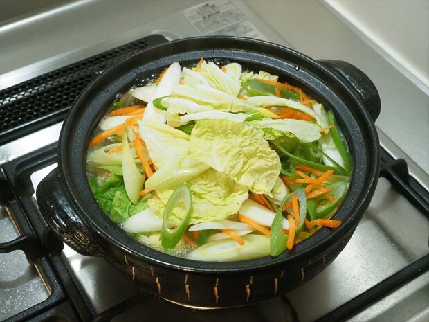 鶏団子と白菜の白湯風鍋