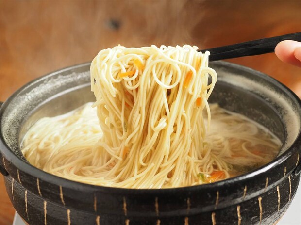 鶏団子と白菜の白湯風鍋
